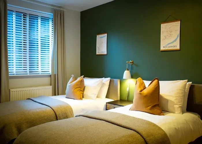 Stunning 2 Bed Flat With Parking, And Garden With Mountain Views