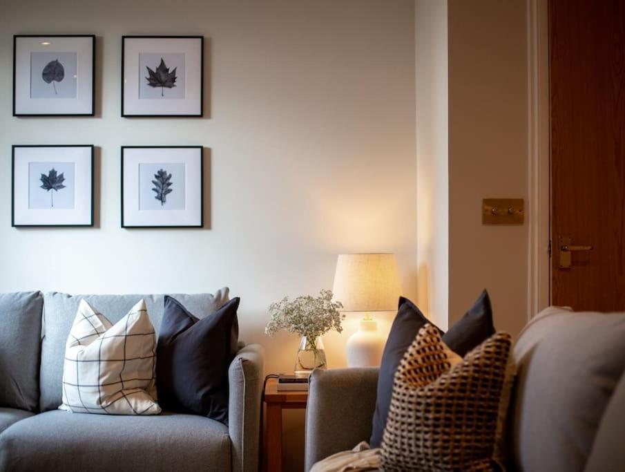Stunning 2 Bed Flat With Parking, And Garden With Mountain Views Appartamento *